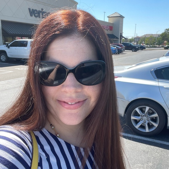 Meet your Posher, Allison - Picture 2 of 10